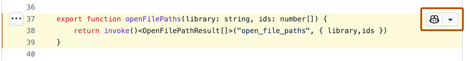 Captura de pantalla de los botones Copilot, resaltados con un contorno naranja oscuro, a la derecha de algunos códigos seleccionados .