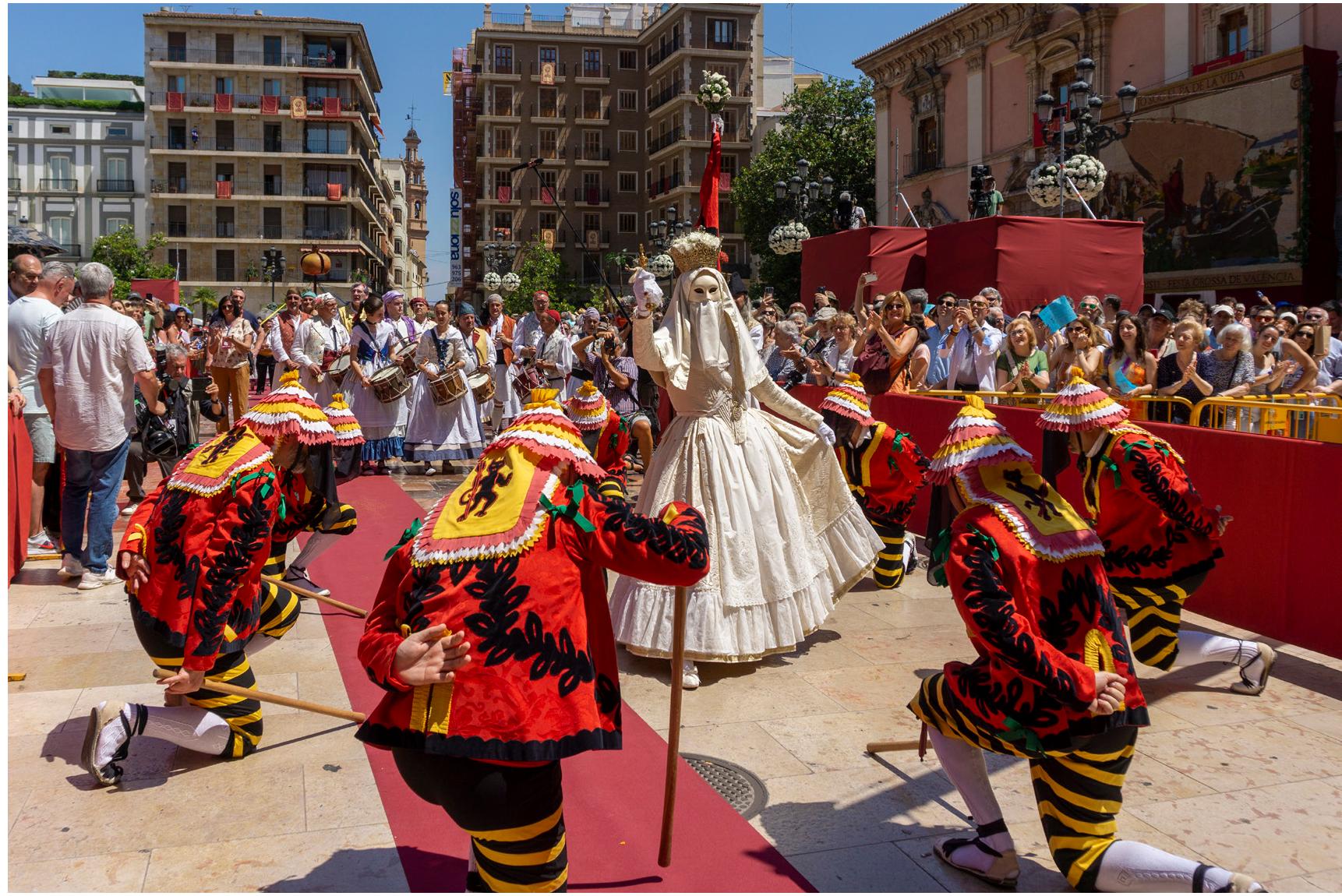 Fig. 2 - One of the most famous dances of the celebration is that of the Moma. Ph.: GB