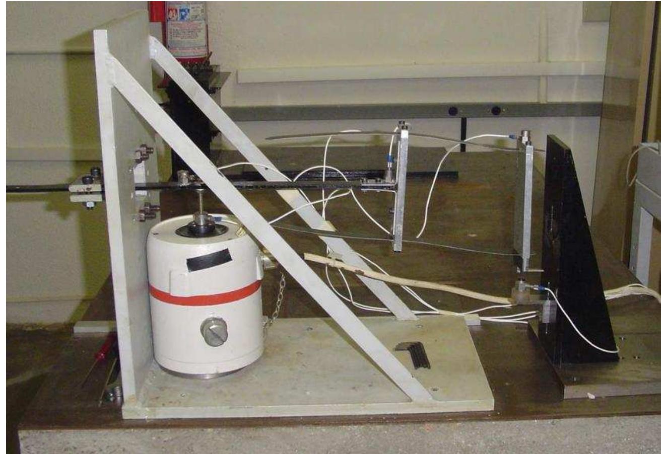 The experimental apparatus attempts to represent the drillstring axial behavior and its influence over the impact device (RIMD), according to the simplifications previously discussed. The experimental apparatus is show on Fig. (4) and Fig.  (5). 