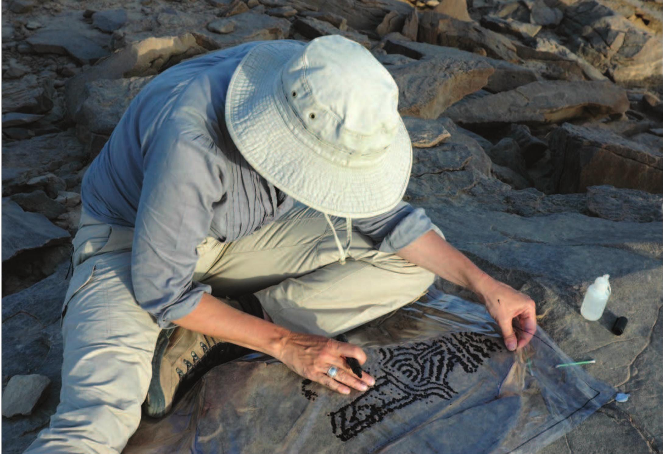 Period*, including representations of labyrinth fish-traps, ladder-shaped designs, various curvilinear motifs and the unique ‘masterpiece’ described here. In total at present forty-nine major rock art locations are known in the el-Hosh area (see the map opposite). These can be grouped chrono- logically as follows: Late Palaeolithic (1 location), Epipalaeolithic (35 locations), Predynastic (8 locations), Dynastic (2 locations) and indeterminate (3 locations). The map also indicates other archaeological sites (settlements and burials) that have been found in the el-Hosh area. They date from the Late Palaeolithic, Predynastic (Naqada Il) and Middle Kingdom periods.  he initial survey for rock art sites in the vicinity of the | village of el-Hosh, which lies on the west bank of the Nile, about 30 km south of Edfu (see the map on p. 4), was undertaken in November 1998 by a Belgian archaeological mission from the Royal Museums of Art and History (RMAH) in Brussels. Further survey and archaeolog- ical excavations there took place in March/April 2004. The rediscovery of the Late Palaeolithic rock art at Qurta (described in AF 77, April/May 2013) and the subsequent survey and recording campaigns at Qurta in 2007 and 2008 prevented the continuation of work at el-Hosh, so that it was not until February/March 2010 that additional survey and recording was undertaken in the el-Hosh area.  Continuing our series of articles on the work of the Belgian Archaeological Mission from the Royal Museums of Art and History in Brussels, Dirk Huyge and Per Storemyr describe the discovery in 2010  of a unique ‘masterpiece’ of rock art in the el-Hosh area near Edfu. 