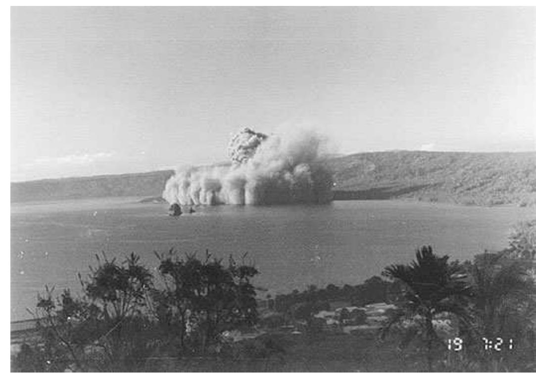 Fig. 7 19 September 1994 pyroclastic flow entering seawater on the northern flank of Vulcan (photograph taken from the Rabaul Volcano Observatory). Note that no water disturbance is apparent yet 
