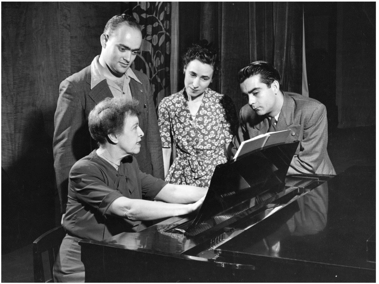 Photograph by A. F. Sozio (1946), The Juilliard School Archives  FIGURE 21. Olga Samaroff Stokowski (at piano) teaching students at the Juilliard Summer School 