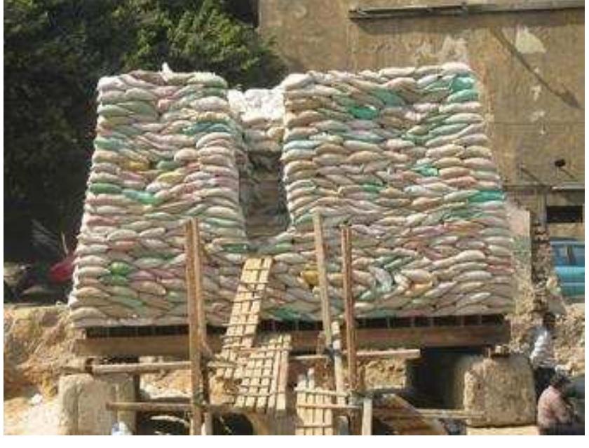 A text published in 1944 by the JEA about pyramids made of bales of rice straw. 