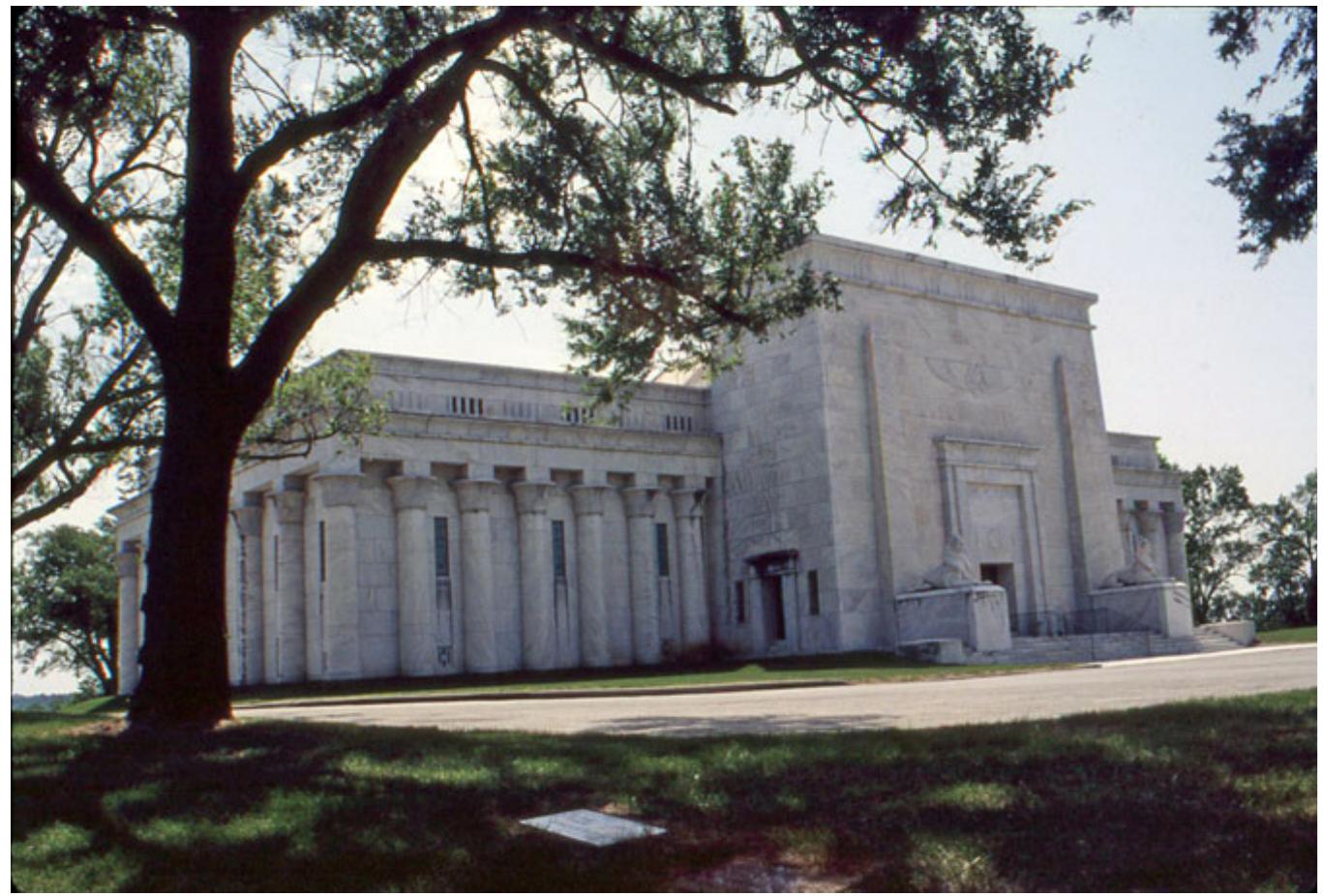 Figure 8.8 Robert Peden, Mount Moriah Mausoleum, Kansas City, Missouri, 1927. Photograph by the author.  ae This romantic, inspirational structure, costing approximately 1 million pre  Depression-era dollars and erected by Charles N. Lund, a contractor from St. Louis, dic not house the Ark of the Covenant, but it did contain a masonic lodge room witl officers’ chairs and an altar.” It also offered both individual crypts and rooms in whict groups of brethren who had passed to the celestial lodge could spend eternity, secure in their relationship with the Great Architect of the Universe which their membershif in the fraternity provided to them.* 