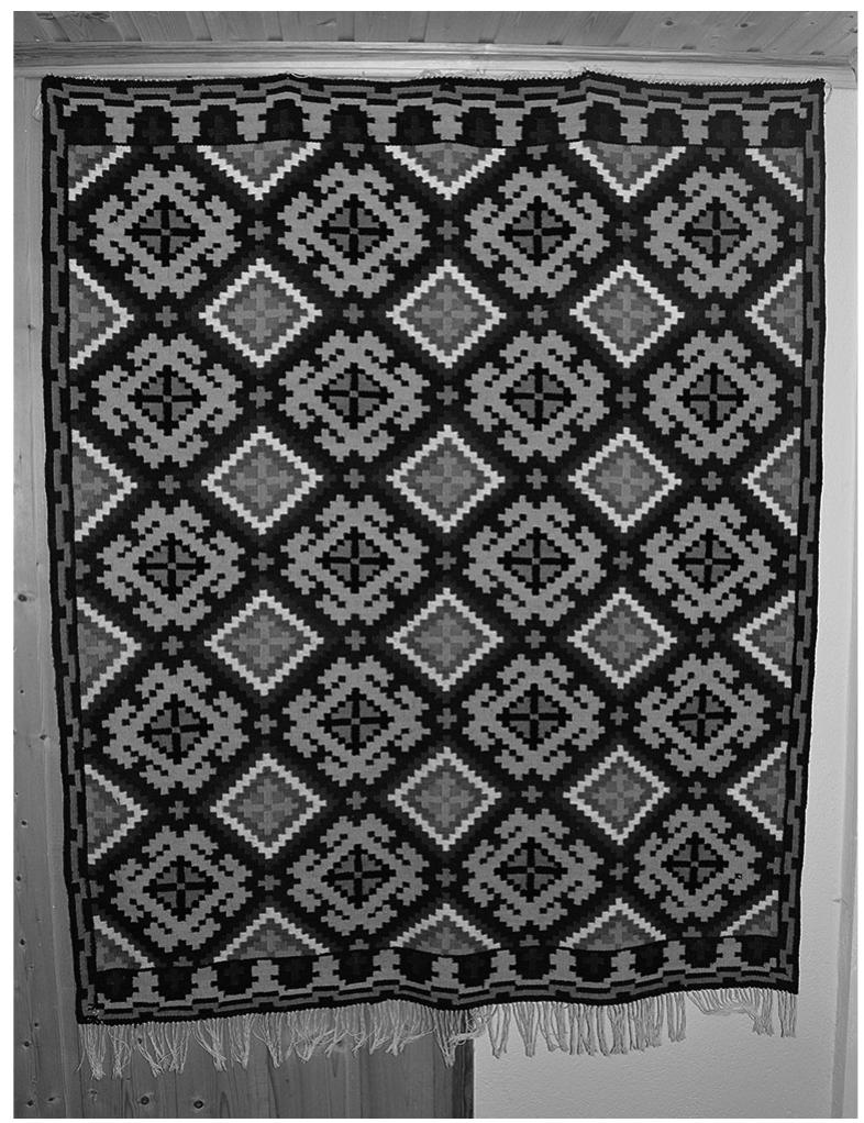 Photo 1. An akle by Jorunn Dvergsdal, done with a pattern distinctive to her native village of Mykle- bust i Jalster. Photo by the author. 
