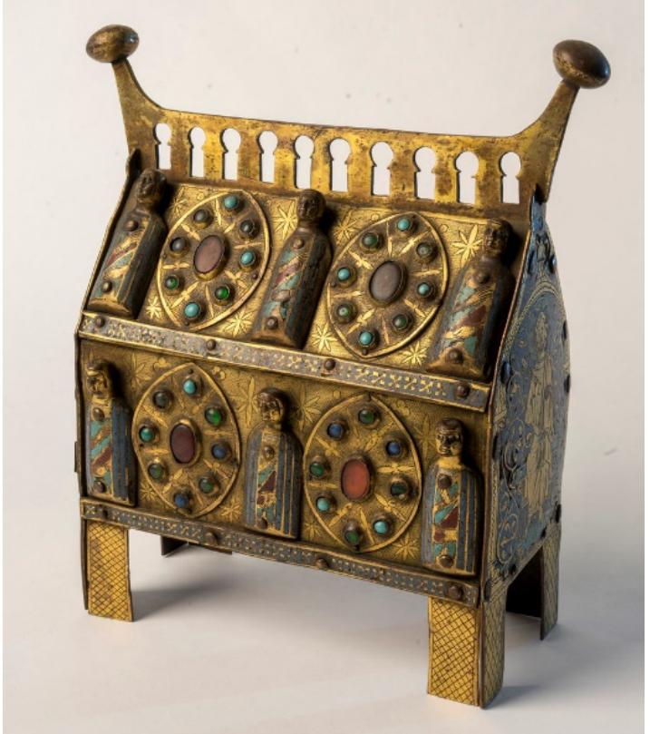 Fig. 13. Reliquary chase from Glencairn Museum, Pennsylvania, No 05.EN.1u, Limoges, 13 century (after https://glencairnmuseum.org/  newsletter/2018/3/8/medieval- depictions-of-the-last-judgment-the-  recurrection-of-the-hodv). 