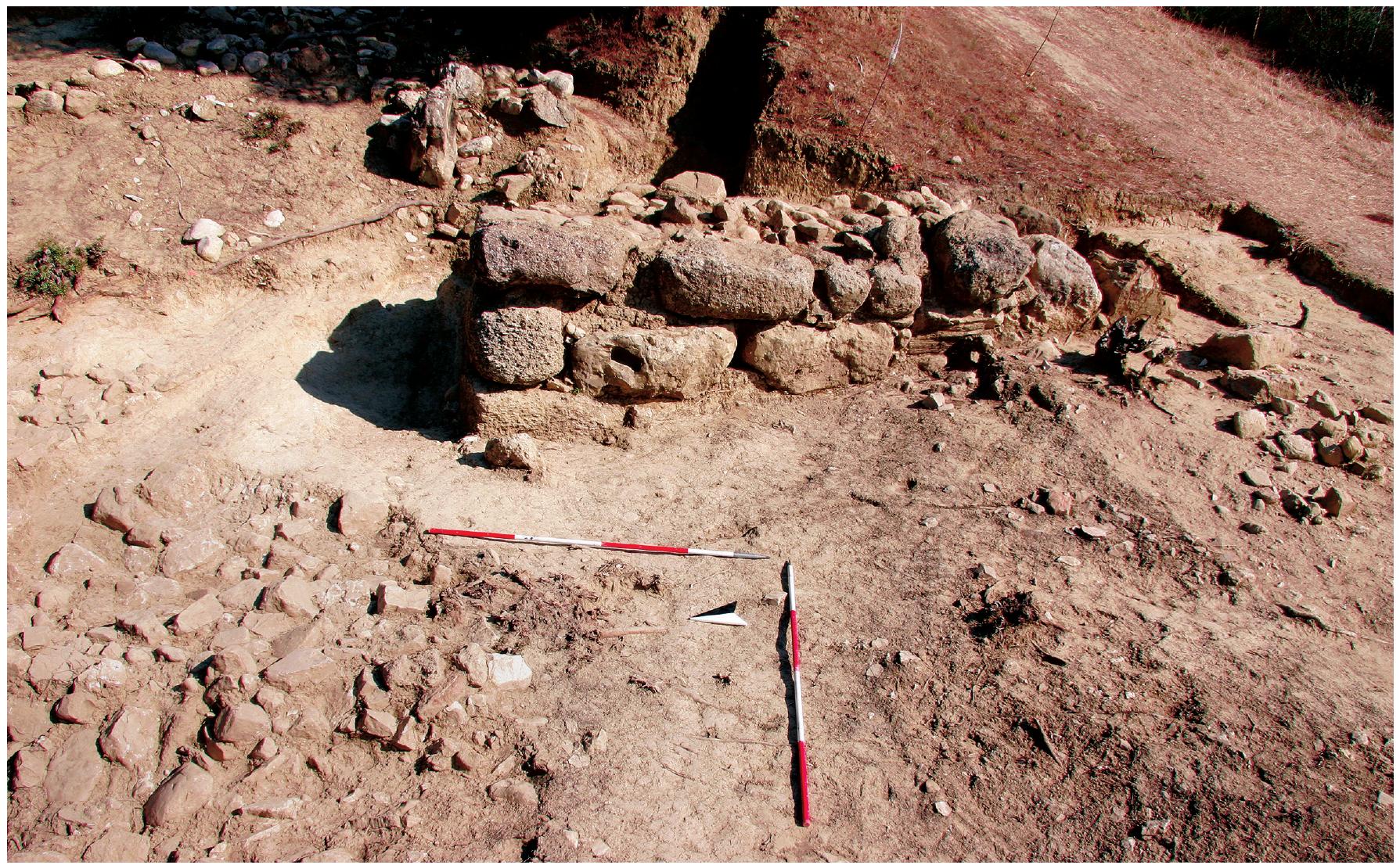 Fig. 17: The corner of the terrace wall on the western slope of the Kakovatos hill (photo: Kakovatos project, 2011) 