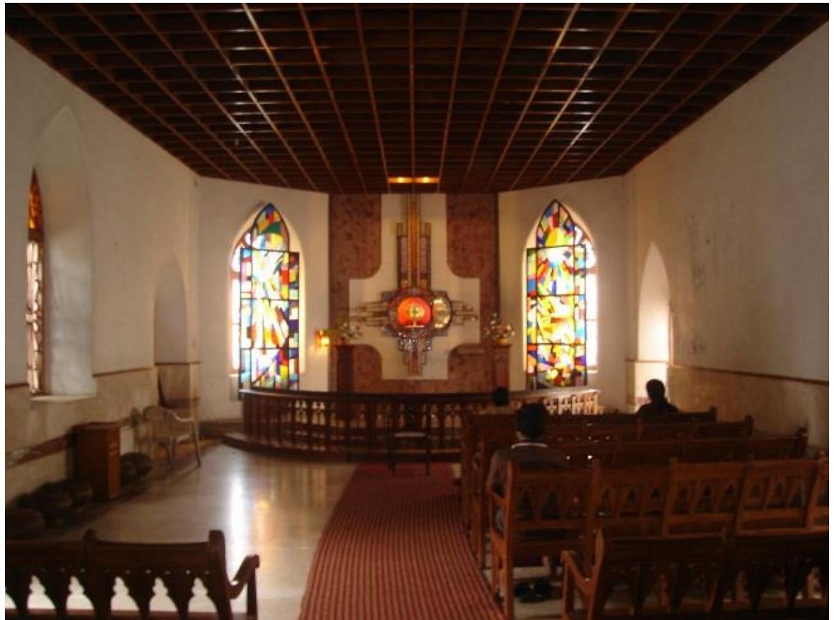 Figure 5.22. Eucharistic chapel at San Thome.  solution that goes beyond the requirements outlined in Redemptionis Sacramentum. 