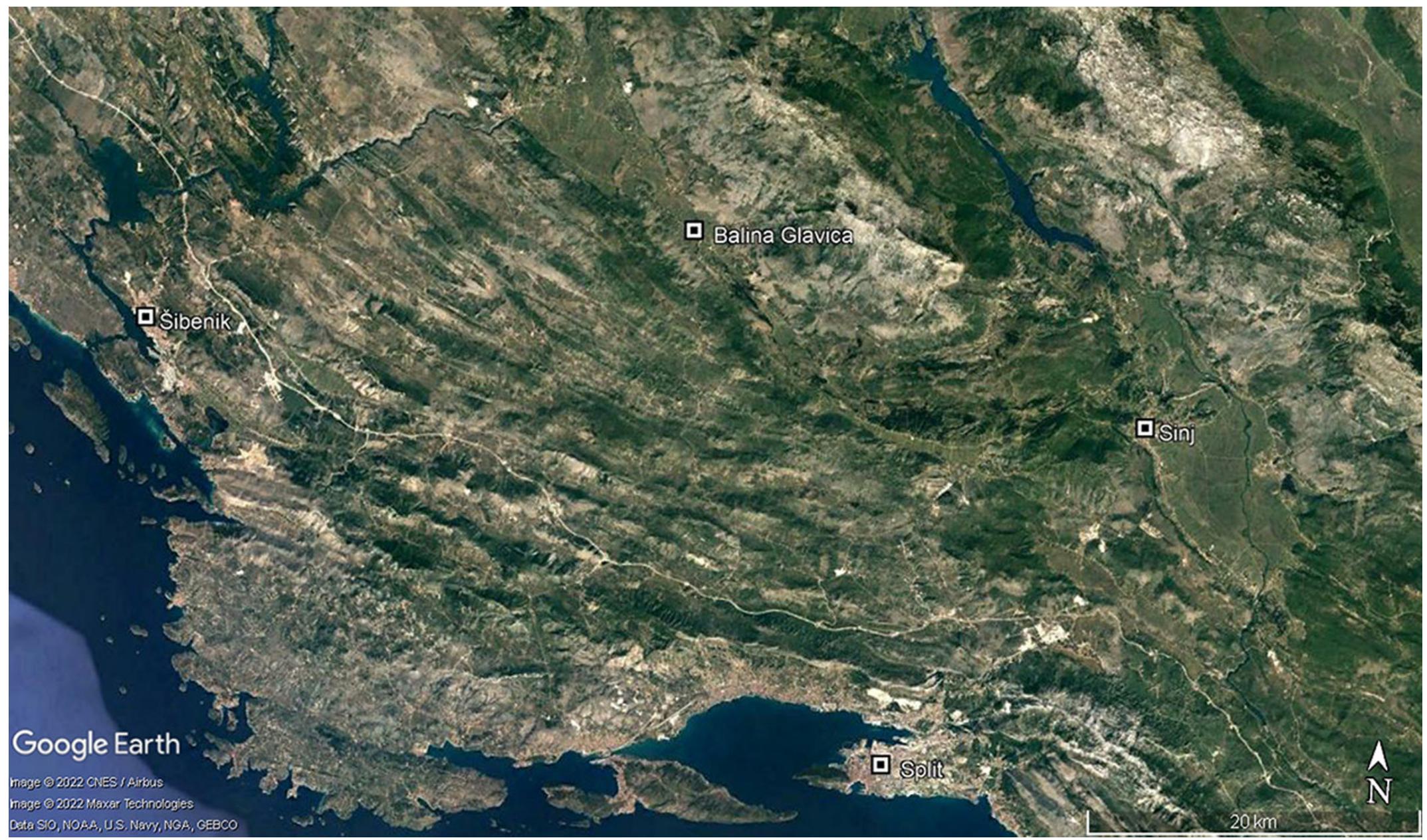 Figure 1. Balina glavica area on the wider area map.  methodological approach was adopted. The successful reconstruction of the defensive border first requires the establishment of the positions which may be assumed to have been military sites and then the formulation of structural indicators (roads, legionary fortresses, forts and sentry towers, moats, palisades, etc.). Two legionary fortresses (Burnum and Tilurium) are known in the hin- terland of lader and Salona, and the existence of several forts between them has been presumed. Even though these forts are known from Roman-era literary sources, and their existence is backed by finds of epigraphic mon- uments, they were never archeologically excavated and their precise locations have yet to be pinpointed. Due to this current state of research, we conducted a series of ALS surveys aiming to discover traces of roman military infrastructure (roads, forts, watchtowers, etc.). Once we identified possible targets on the ALS data the second step was to conduct a field survey to confirm the identi- fied features on the ground. 