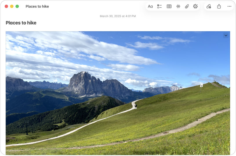 Macのメモアプリのウインドウ。丘と山の大きな写真が含まれるメモが表示されています。