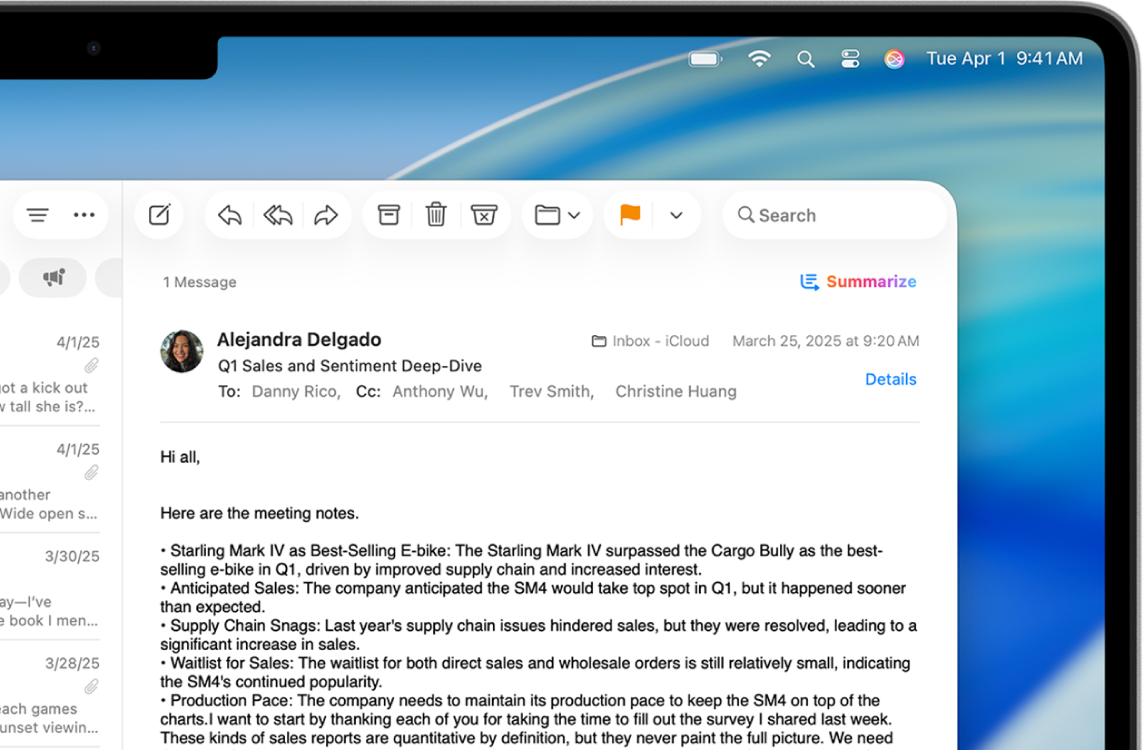 La ventana de la app Mail mostrando una lista de mensajes en el buzón de entrada. Hay un correo abierto a la derecha, y el botón Resumir está en la parte superior.