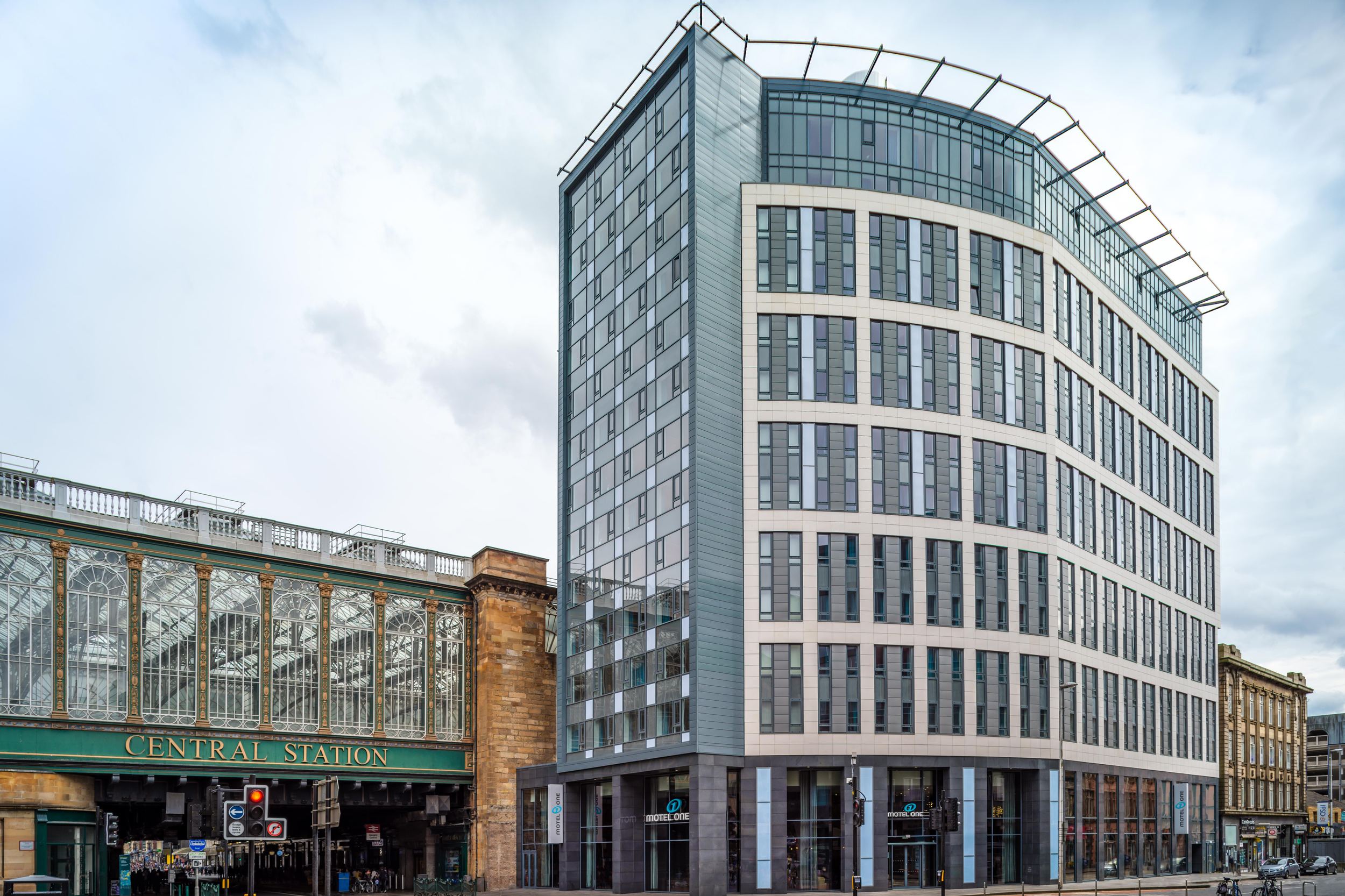 hotel Glasgow Motel One facade and entrance to Central Station