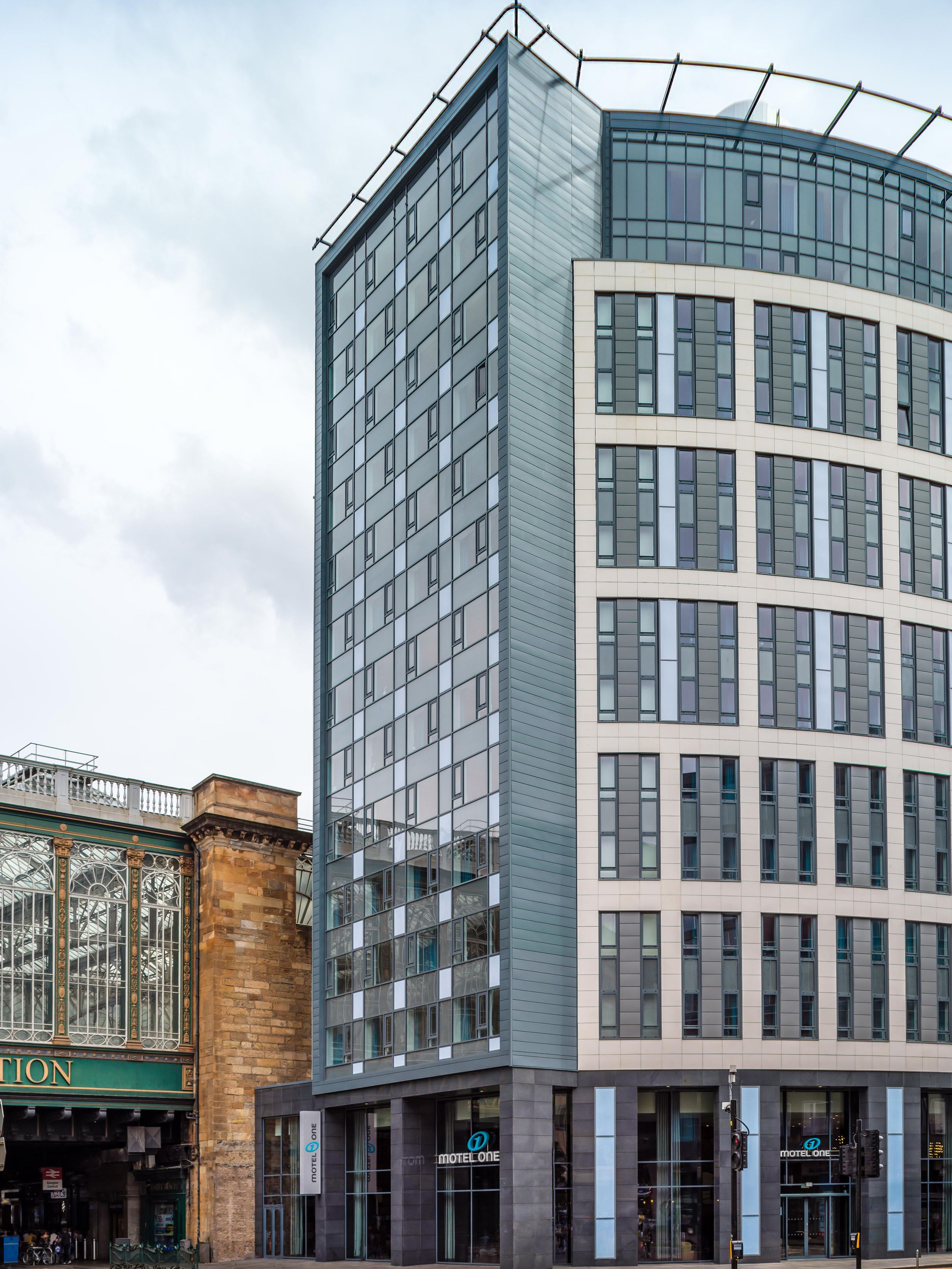 hotel Glasgow Motel One facade and entrance to Central Station