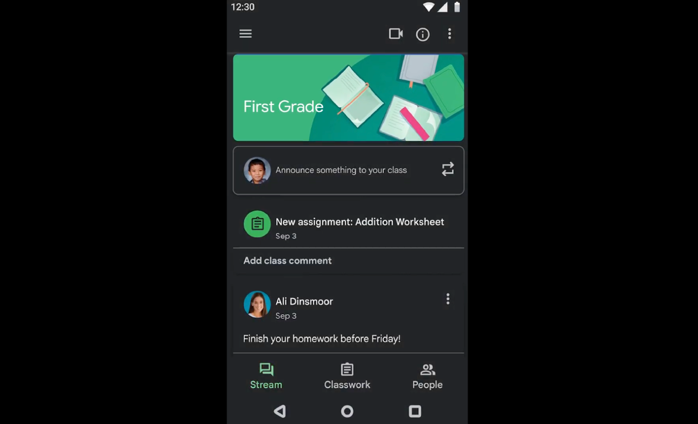 Die Google Classroom App im dunklen Modus, der Hintergrund ist schwarz und der Text wird in einem klaren Weiß dargestellt.