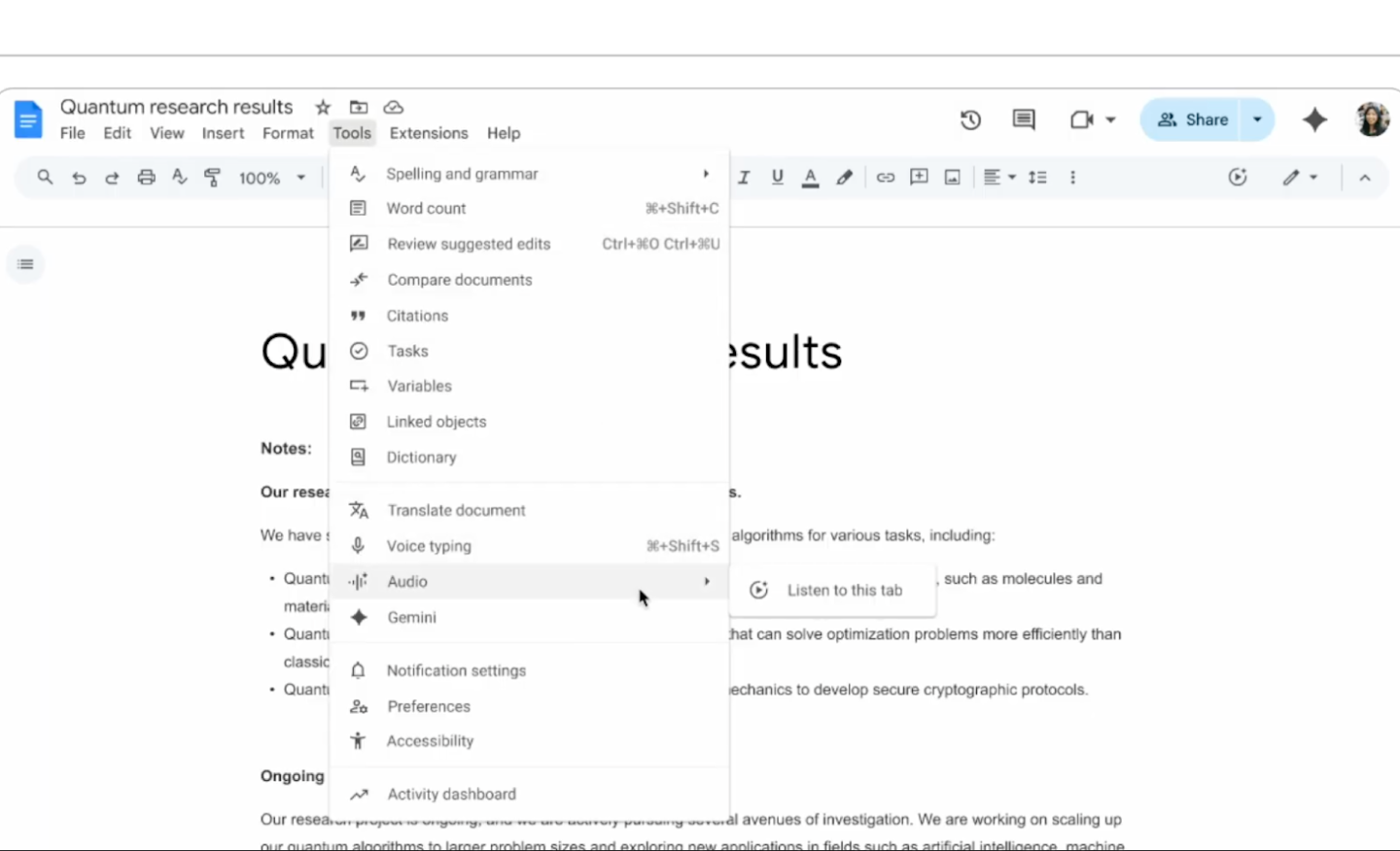 Im Menü eines Google-Dokuments wird die Option zum Vorlesen ausgewählt.